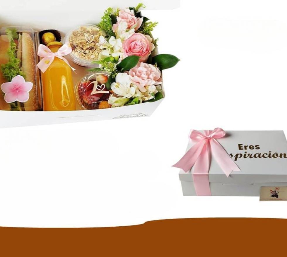 Desayuno natural con flores. Regalos día de la mujer en Medellín